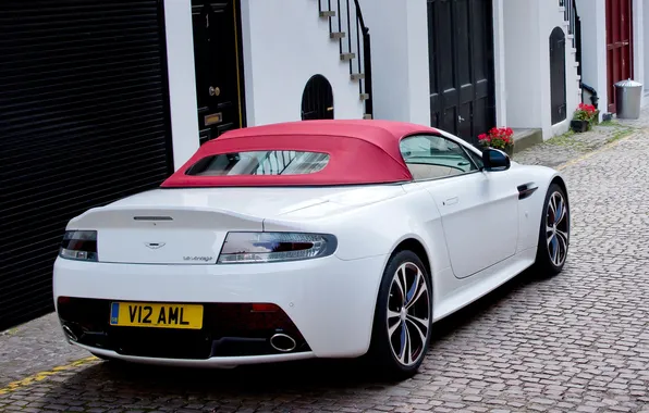 Картинка Aston Martin, Roadster, Vantage, астон мартин, родстер, вид сзади, V12, вантаж