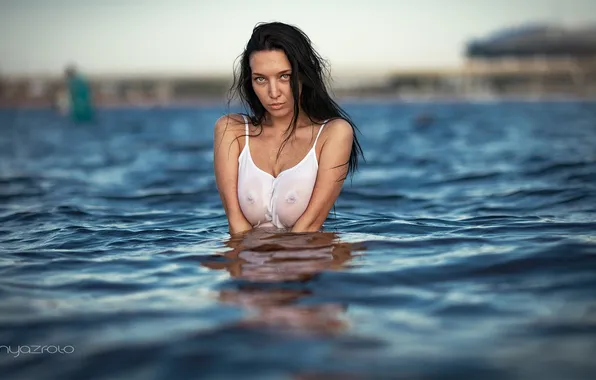 ВЗГЛЯД, ВОДА, ГРУДЬ, БРЮНЕТКА, БЛУЗКА, фотограф Князев Константин