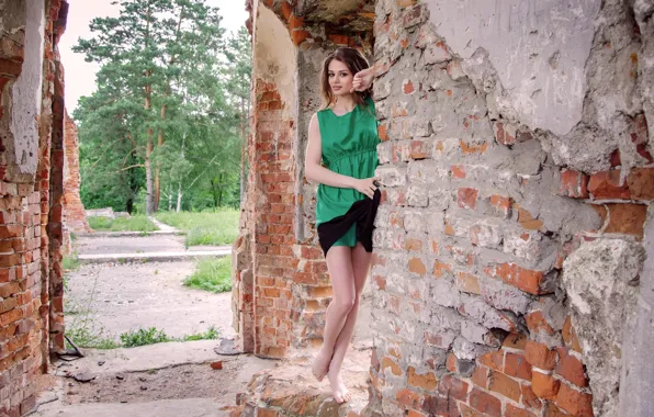 Девушка, Взгляд, Модель, Здание, Брюнетка, Ноги, Красотка, Фигура