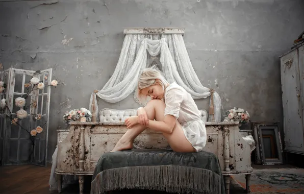 Картинка девушка, комната, кровать, ножки, Victoria Sokolova, Андрей Васильев