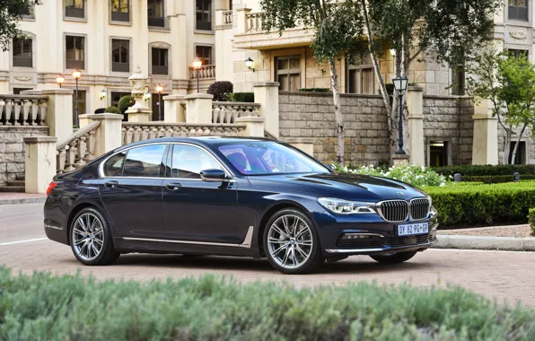 Газон, BMW, дорожка, фонтан, особняк, кусты, 730d