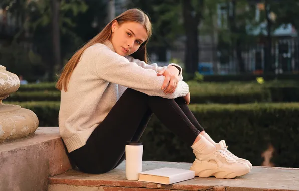 Картинка girl, young, beautiful, stylish, cozy, student, sweater