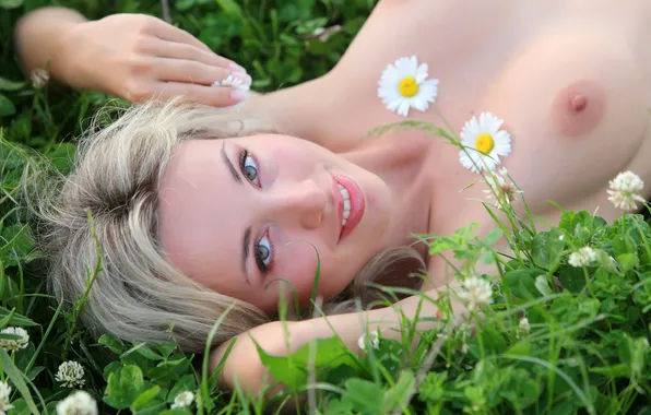 Грудь, цветы, природа, улыбка, модель, луг, блондинка, natalia