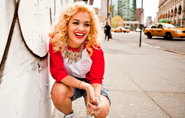 Улыбка, стена, Rita Ora, Gino DePinto