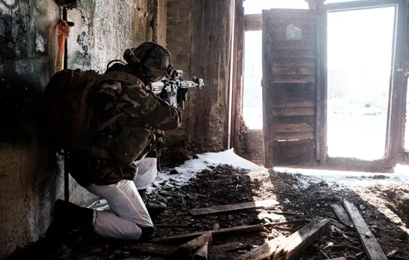 Солдат, автомат, развалины, экипировка