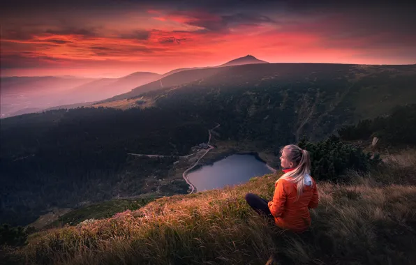 Картинка девушка, пейзаж, закат, горы, природа, озеро, Польша, турист