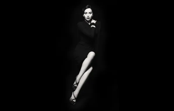 Картинка девушка, лицо, актриса, ножки, полумрак, красотка, Кхалиси, Emilia Clarke