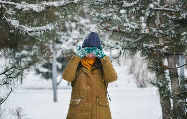 Картинка зима, лес, девушка, снег, деревья, шапка, куртка