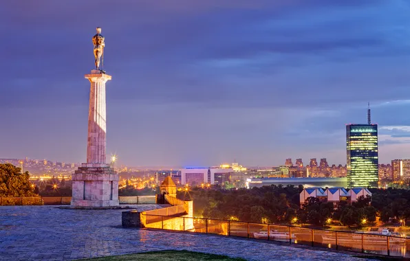 Небо, облака, деревья, город, река, здания, дома, архитектура