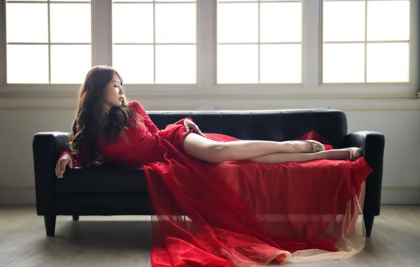 Картинка девушка, лежит, азиатка, красное платье