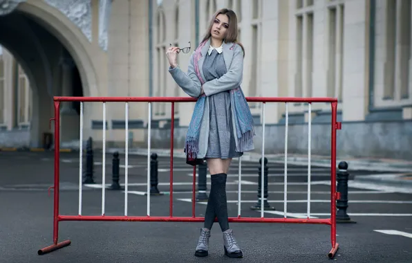 Картинка город, очки, ножки, губки, Danielis