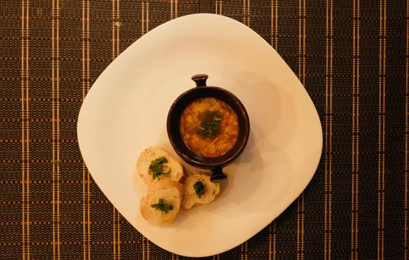 Soup, parsley, toast