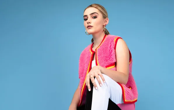 Взгляд, украшения, поза, актриса, голубой фон, blue background, look, pose