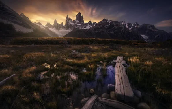 Картинка трава, вода, пейзаж, горы, природа, камни, доски, Аргентина