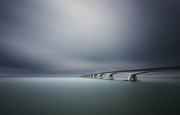 Мост, река, линия горизонта