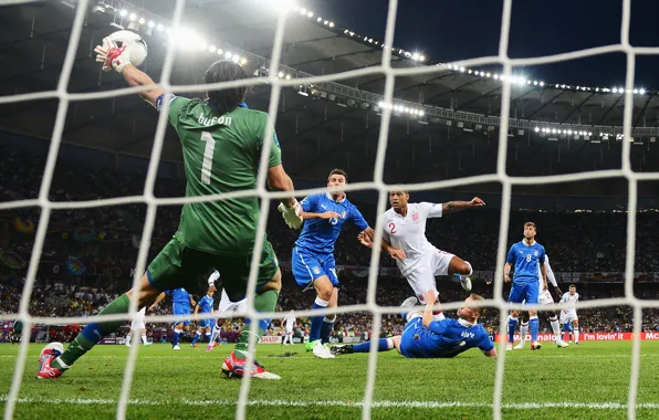 Картинка italy, buffon, euro2012, стадион олимпийский киев, яркий момент