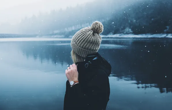 Картинка девушка, снег, озеро, фото, шапка, Daniel Casson