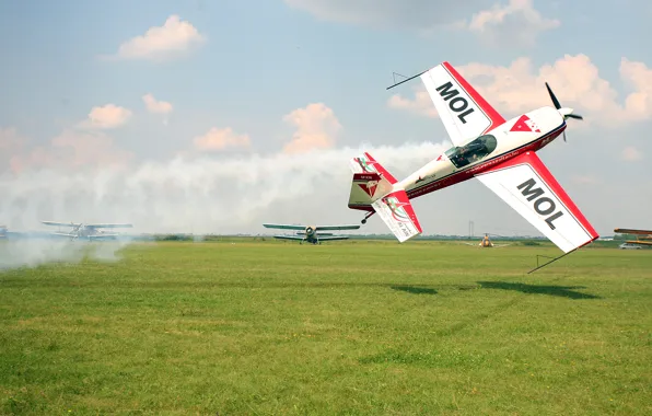 Airshow, Low Fly-By, Zoltan Veres, Extra 300