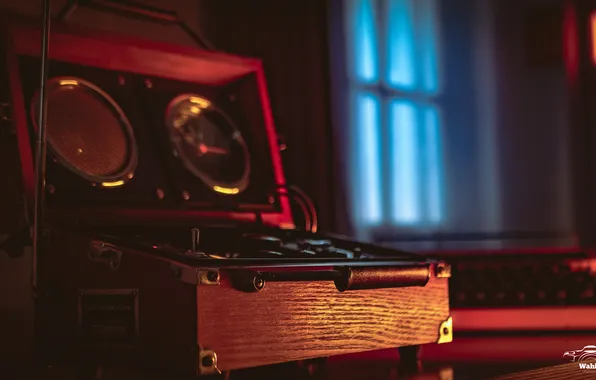 Clock, radio, moody, belghit wahid, good vibes, silent night