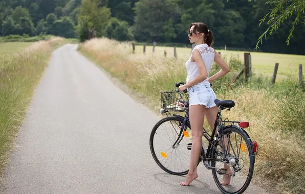Картинка girl, shorts, bike, jeans, brunette, sunglasses