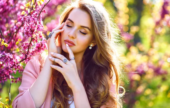 Девушка, цветы, ветки, природа, поза, портрет, кольца, серьги