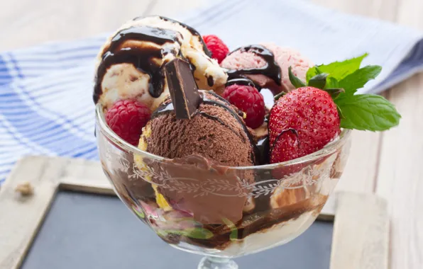 Картинка ягоды, шоколад, клубника, мороженое, десерт