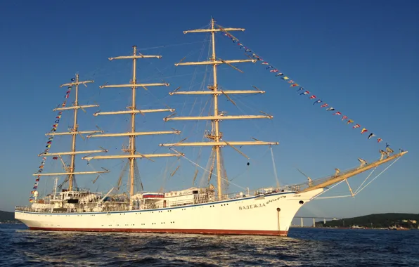 Море, небо, парусник