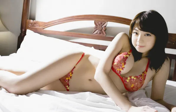 Девушка, кровать, лежит, азиатка, в красном, Shizuka Nakamura