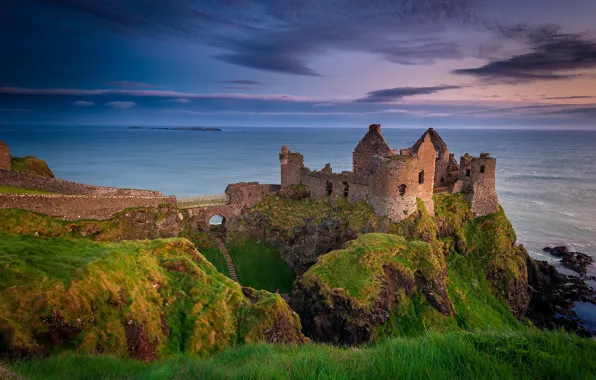 Вечер, руины, Северная Ирландия, графство Антрим, замок Данлюс