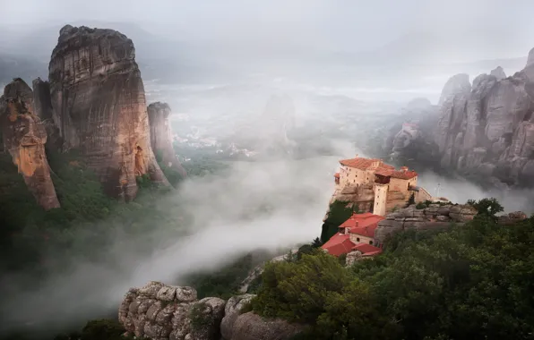 Картинка пейзаж, горы, природа, туман, скалы, растительность, Греция, мгла
