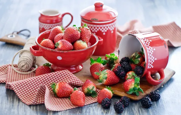 Лето, ягоды, клубника, посуда, ежевика