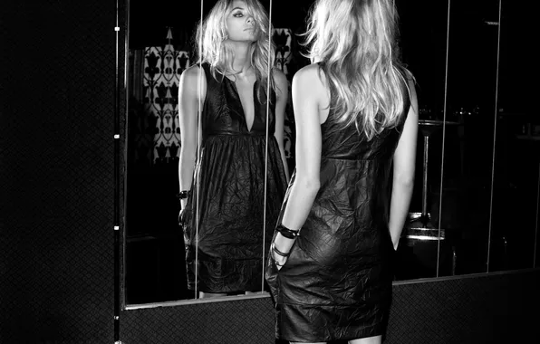 Зеркало, черно-белое, Jessica Hart, отображение