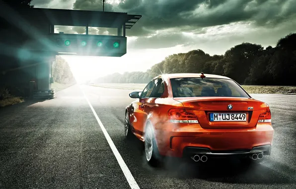 Картинка дорога, солнце, облака, деревья, оранжевый, полоса, купе, BMW