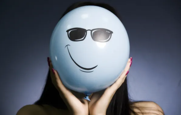 Картинка девушка, улыбка, очки, воздушный шарик