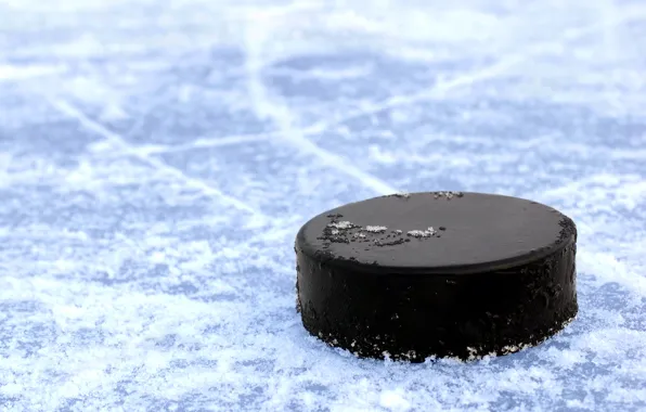 Картинка лед, полосы, лезвия, черная, хоккей, шайба, макро., коньков