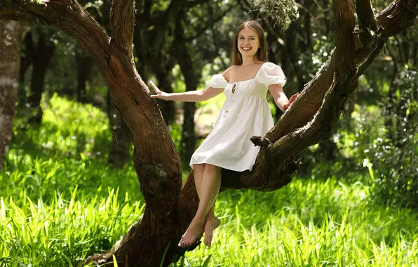 Forest, trees, nature, model, brunette, gorgeous, photoshoot, posing
