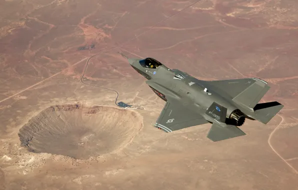 Картинка пустыня, кратер, Lockheed Martin, F-35A, истребительВВС США, тестовый полет