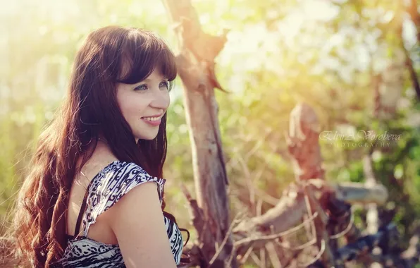 Зелень, девушка, улыбка, шатенка, боке