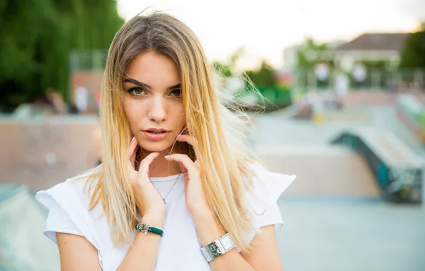 Взгляд, портрет, макияж, прическа, блондинка, красивая, в белом, боке