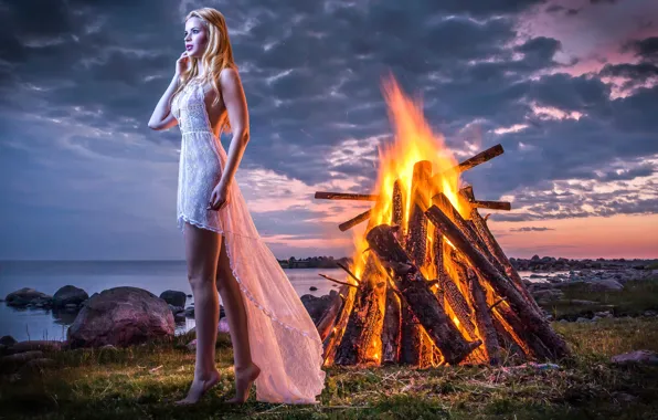 Девушка, берег, костёр, Ocean Shore Fantasy
