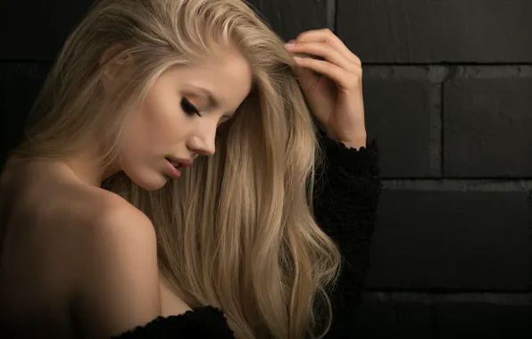 Картинка поза, стена, модель, портрет, макияж, прическа, блондинка, красотка