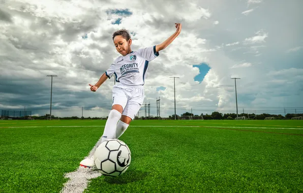 Play, football academy, passing, midfielder