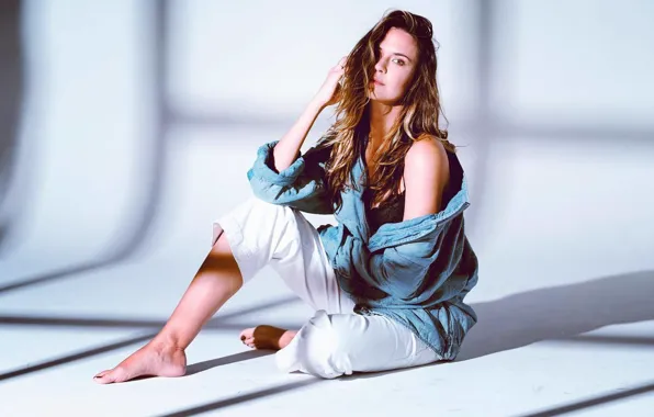 Босиком, актриса, куртка, шатенка, красивая, брюки, Odette Annable, Одетт Эннэйбл