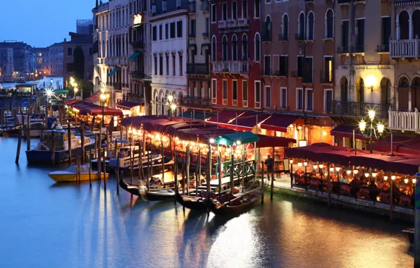 Люди, здания, дома, лодки, вечер, фонари, Италия, Венеция
