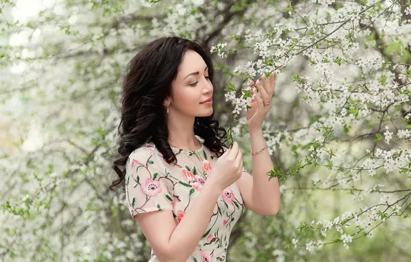 Картинка sexy, flowers, tree, brunette, pose, Георгий Дьяков