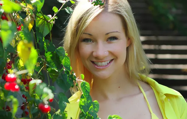 Картинка girl, green eyes, long hair, smile, beautiful, pretty, lips, face