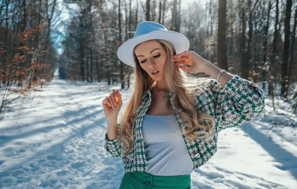 Зима, девушка, снег, природа, поза, шляпа, длинные волосы, Olya Alessandra