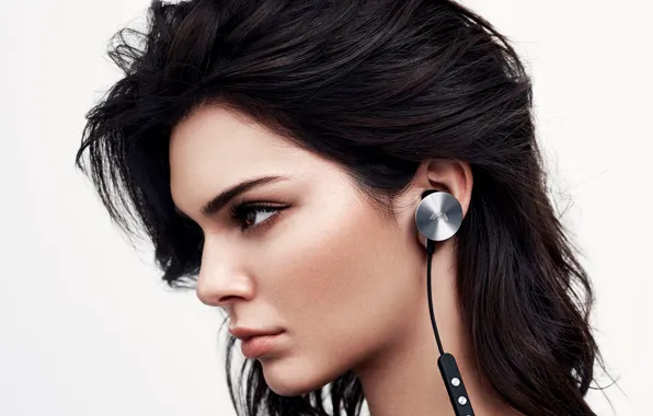 Картинка модель, наушники, брюнетка, профиль, Kendall Jenner