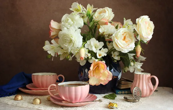 Цветы, часы, книги, розы, конфеты, чаепитие, чашки, ваза