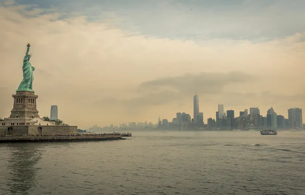 Картинка Нью-Йорк, Манхэттен, статуя Свободы, река Гудзон